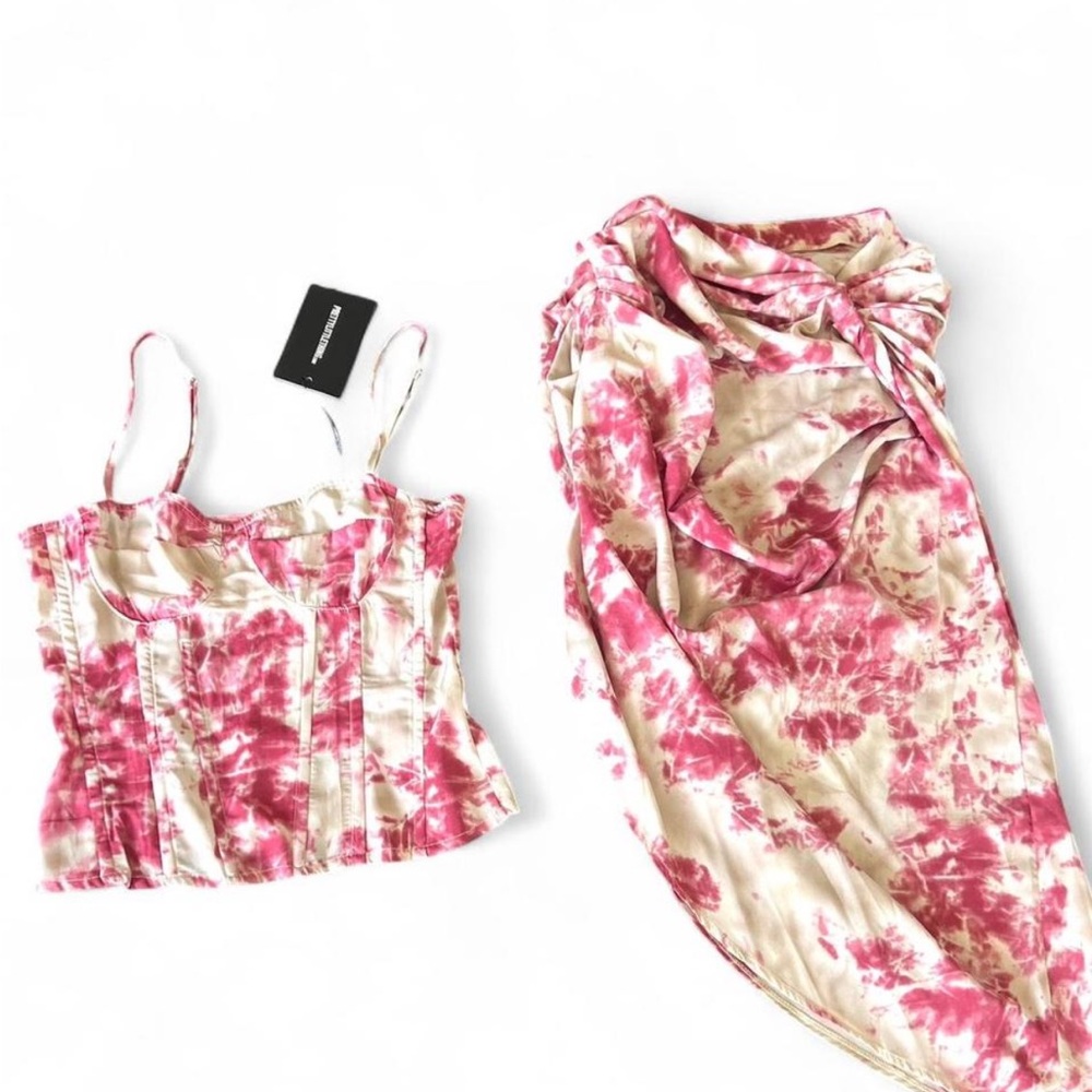 NWT PrettyLittleThing Fuchsia Tie Dye Skirt and Corset 2 piece  set. Size 6